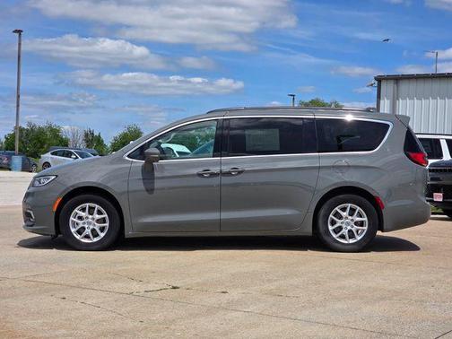 Ceramic Gray Clearcoat 2022 Chrysler Pacifica Touring L
