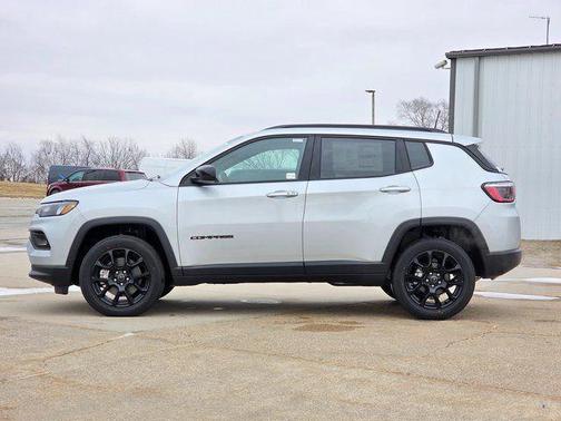 Silver Zynith Metallic Clearcoat 2026 Jeep Compass Latitude