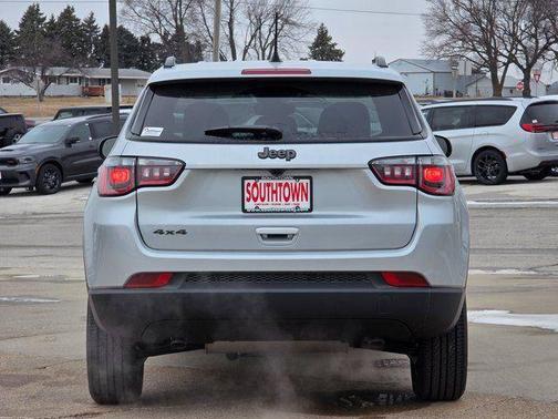 Silver Zynith Metallic Clearcoat 2026 Jeep Compass Latitude