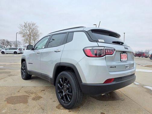 Silver Zynith Metallic Clearcoat 2026 Jeep Compass Latitude