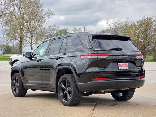 Diamond Black Crystal Pearlcoat 2023 Jeep Grand Cherokee Limited