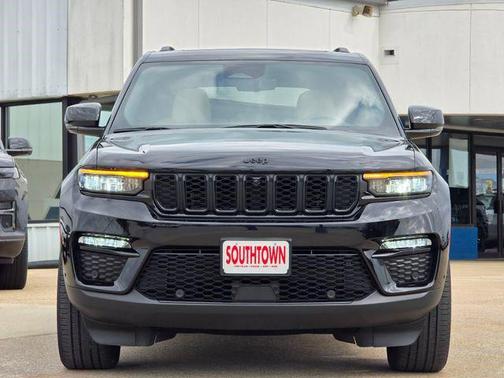 Diamond Black Crystal Pearlcoat 2023 Jeep Grand Cherokee Limited
