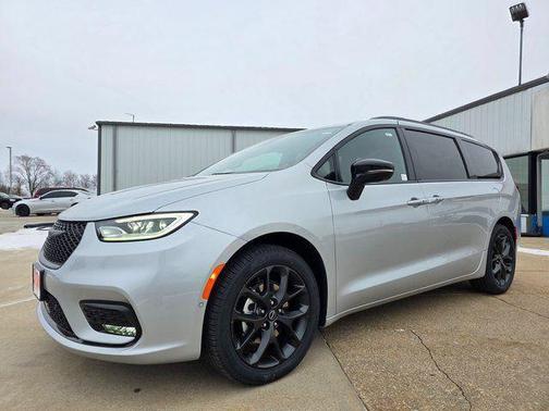 Silver Mist Clearcoat 2026 Chrysler Pacifica L