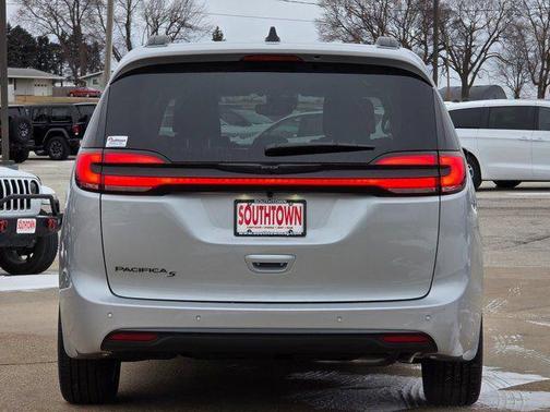 Silver Mist Clearcoat 2026 Chrysler Pacifica L