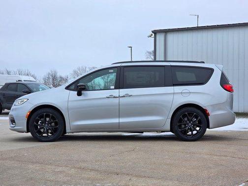 Silver Mist Clearcoat 2026 Chrysler Pacifica L