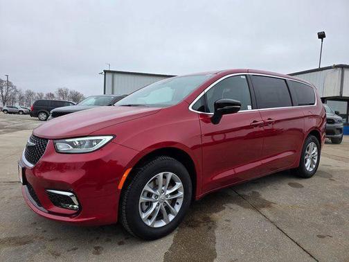 Red Hot Pearlcoat 2026 Chrysler Pacifica L