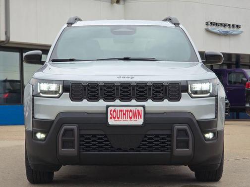 Silver Zynith Clearcoat 2026 Jeep Cherokee Laredo 4x4