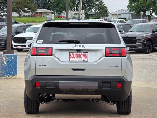 Silver Zynith Clearcoat 2026 Jeep Cherokee Laredo 4x4