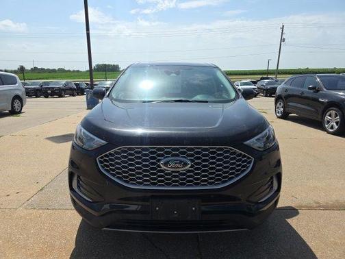 Black Metallic 2024 Ford Edge SEL