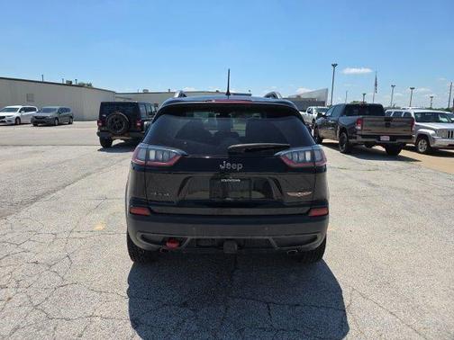 Diamond Black Crystal Pearlcoat 2021 Jeep Cherokee Trailhawk