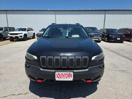 Diamond Black Crystal Pearlcoat 2021 Jeep Cherokee Trailhawk