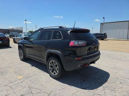 Diamond Black Crystal Pearlcoat 2021 Jeep Cherokee Trailhawk