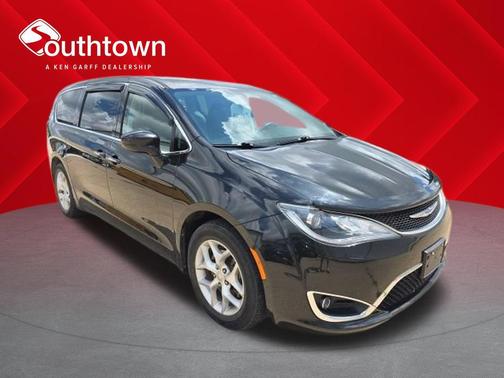 Brilliant Black Crystal Pearlcoat 2019 Chrysler Pacifica Touring Plus