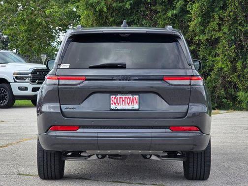 Baltic Gray Metallic Clearcoat 2026 Jeep Grand Cherokee Limited