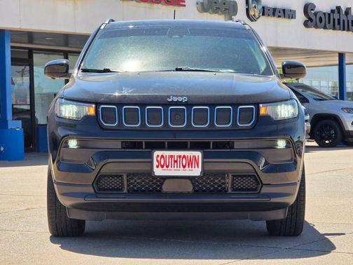Diamond Black Crystal Pearlcoat 2022 Jeep Compass Latitude