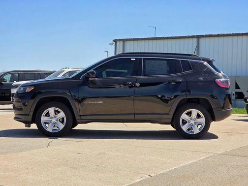 Diamond Black Crystal Pearlcoat 2022 Jeep Compass Latitude