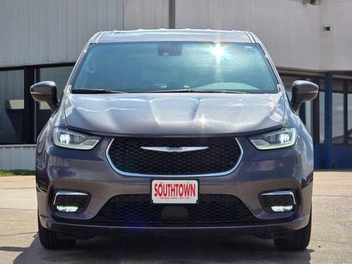 Granite Crystal Metallic Clearcoat 2023 Chrysler Pacifica Touring L