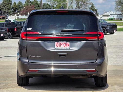 Granite Crystal Metallic Clearcoat 2023 Chrysler Pacifica Touring L