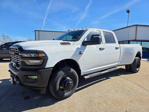 Bright White Clearcoat 2026 RAM 3500 Tradesman Crew Cab 4x4 8' Box