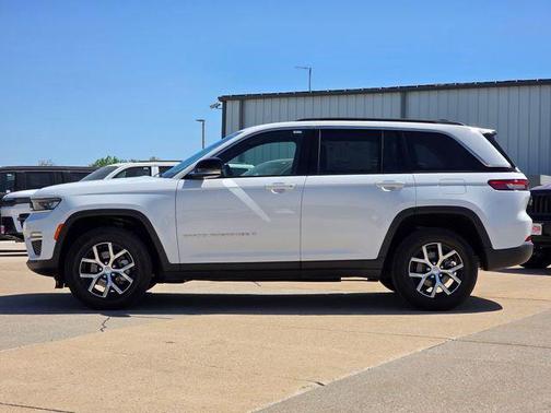 Bright White Clearcoat 2024 Jeep Grand Cherokee Limited