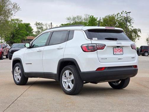 Bright White Clearcoat 2022 Jeep Compass Latitude