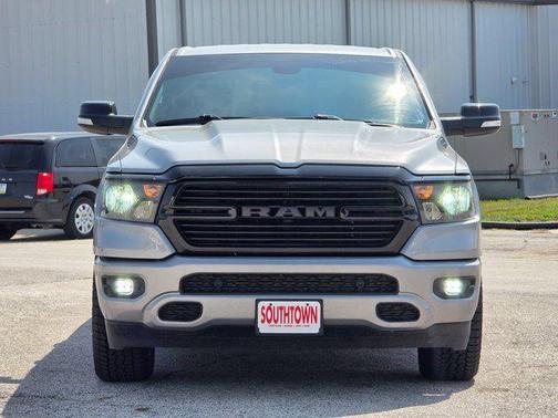 2021 RAM 1500 Big Horn Crew Cab 4x4 64' Box