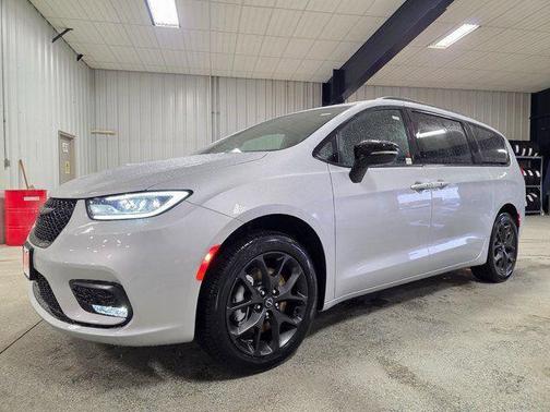 Silver Mist Clearcoat 2026 Chrysler Pacifica L
