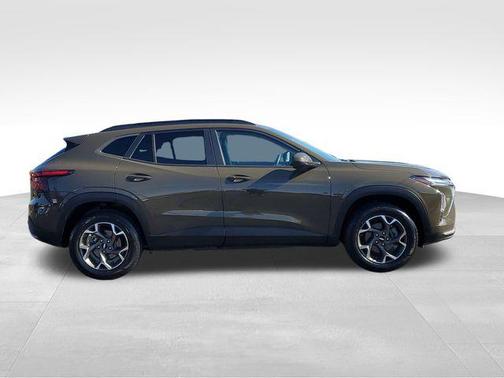 Harvest Bronze Metallic 2024 Chevrolet Trax LT