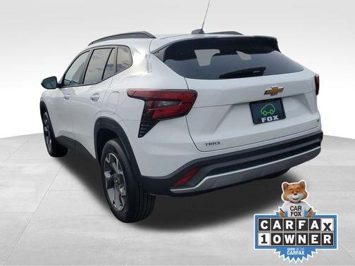 Summit White 2024 Chevrolet Trax LT