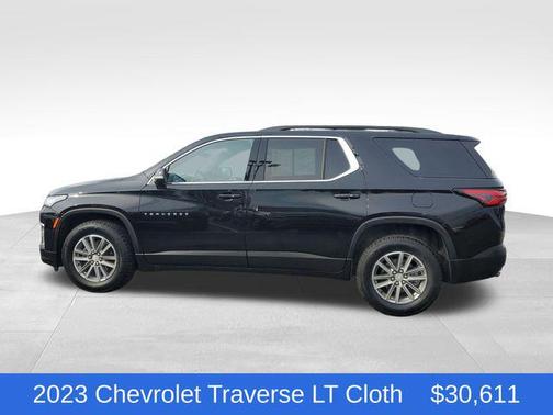 Mosaic Black Metallic 2023 Chevrolet Traverse LT Cloth