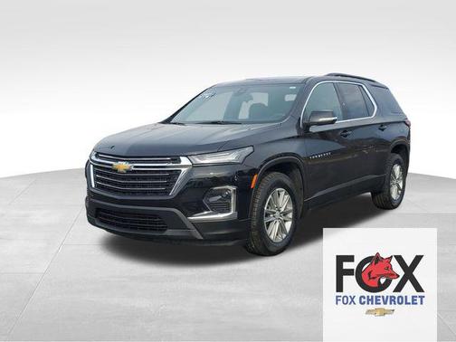 Mosaic Black Metallic 2023 Chevrolet Traverse LT Cloth