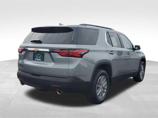Sterling Gray Metallic 2023 Chevrolet Traverse LT Cloth