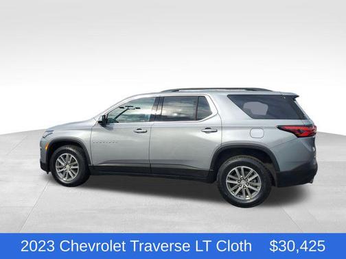 Sterling Gray Metallic 2023 Chevrolet Traverse LT Cloth