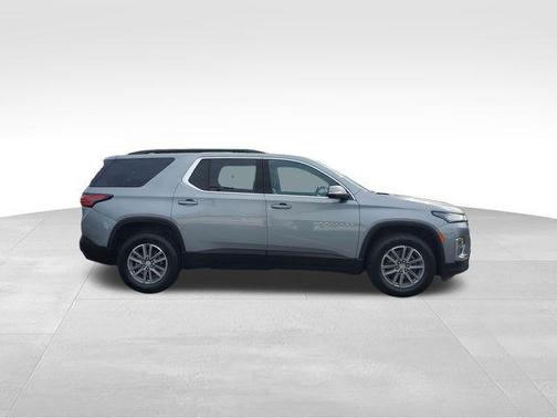 Sterling Gray Metallic 2023 Chevrolet Traverse LT Cloth