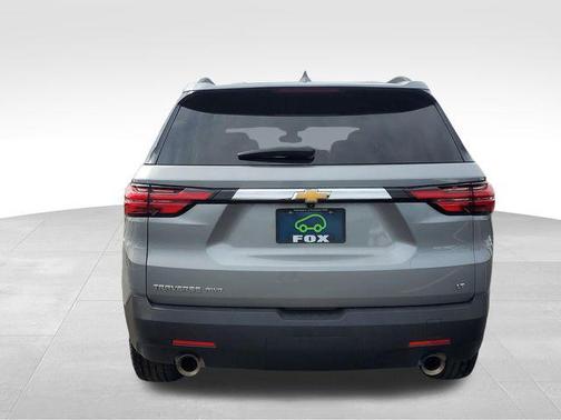 Sterling Gray Metallic 2023 Chevrolet Traverse LT Cloth