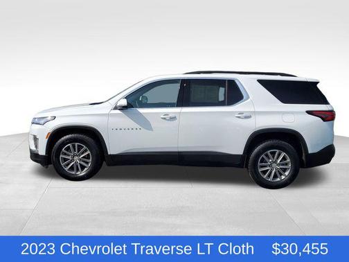 Summit White 2023 Chevrolet Traverse LT Cloth