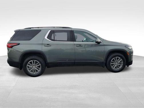 Silver Sage Metallic 2023 Chevrolet Traverse LT Cloth