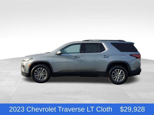 Sterling Gray Metallic 2023 Chevrolet Traverse LT Cloth