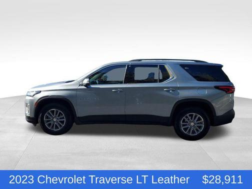 2023 Chevrolet Traverse LT Leather
