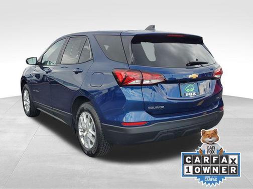 Blue Glow Metallic 2022 Chevrolet Equinox LS