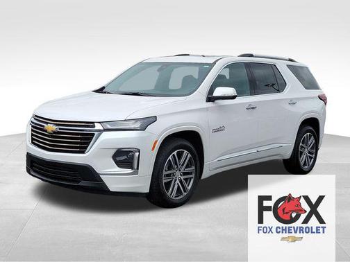 Iridescent Pearl Tricoat 2022 Chevrolet Traverse High Country
