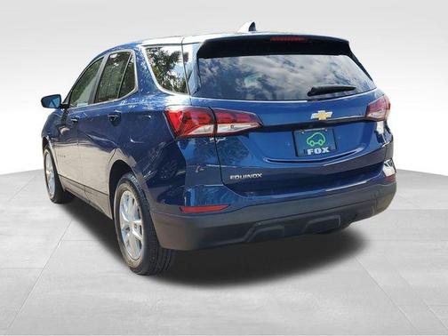 Blue Glow Metallic 2022 Chevrolet Equinox LS