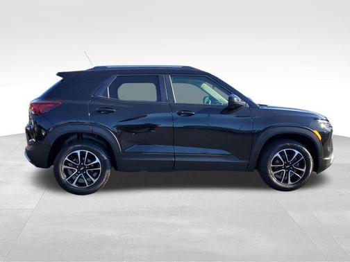 Mosaic Black Metallic 2025 Chevrolet Trailblazer LT