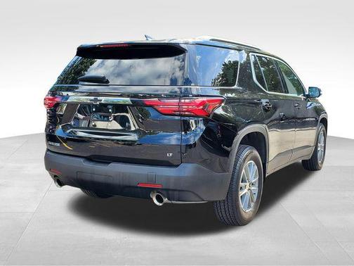 Mosaic Black Metallic 2023 Chevrolet Traverse LT Cloth
