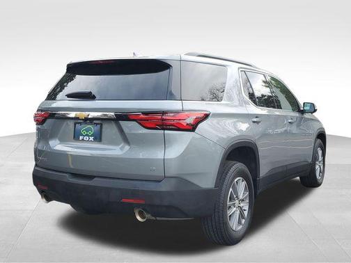 Sterling Gray Metallic 2023 Chevrolet Traverse LT Cloth