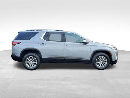 Sterling Gray Metallic 2023 Chevrolet Traverse LT Cloth