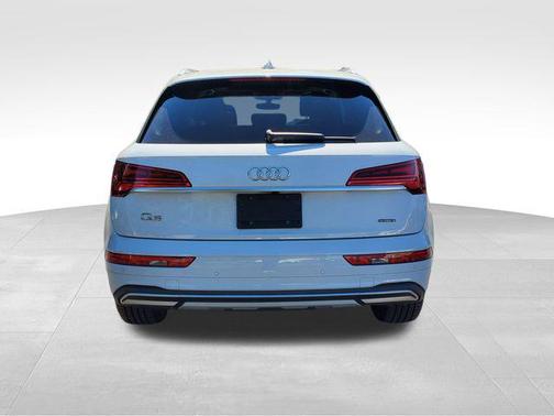 Glacier White Metallic 2023 Audi Q5 40 Premium Plus