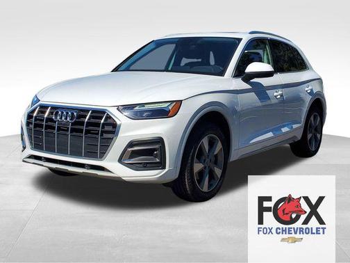 Glacier White Metallic 2023 Audi Q5 40 Premium Plus
