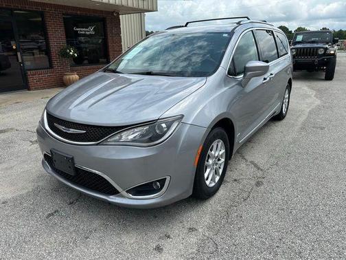 Billet Silver Metallic Clearcoat 2020 Chrysler Pacifica Touring-L
