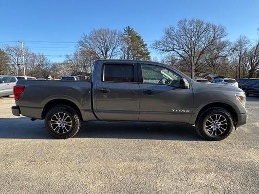 2022 Nissan Titan SV